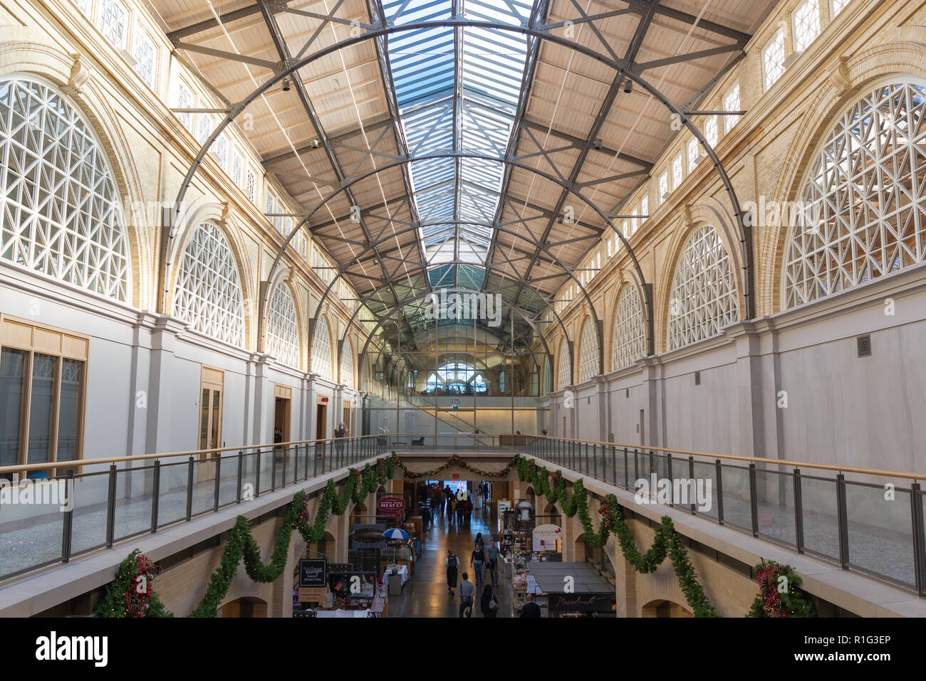 SAN FRANCISCO - 07 novembre 2018: all'interno di Stile Beaux Arts Ferry Building Marketplace Foto Stock
