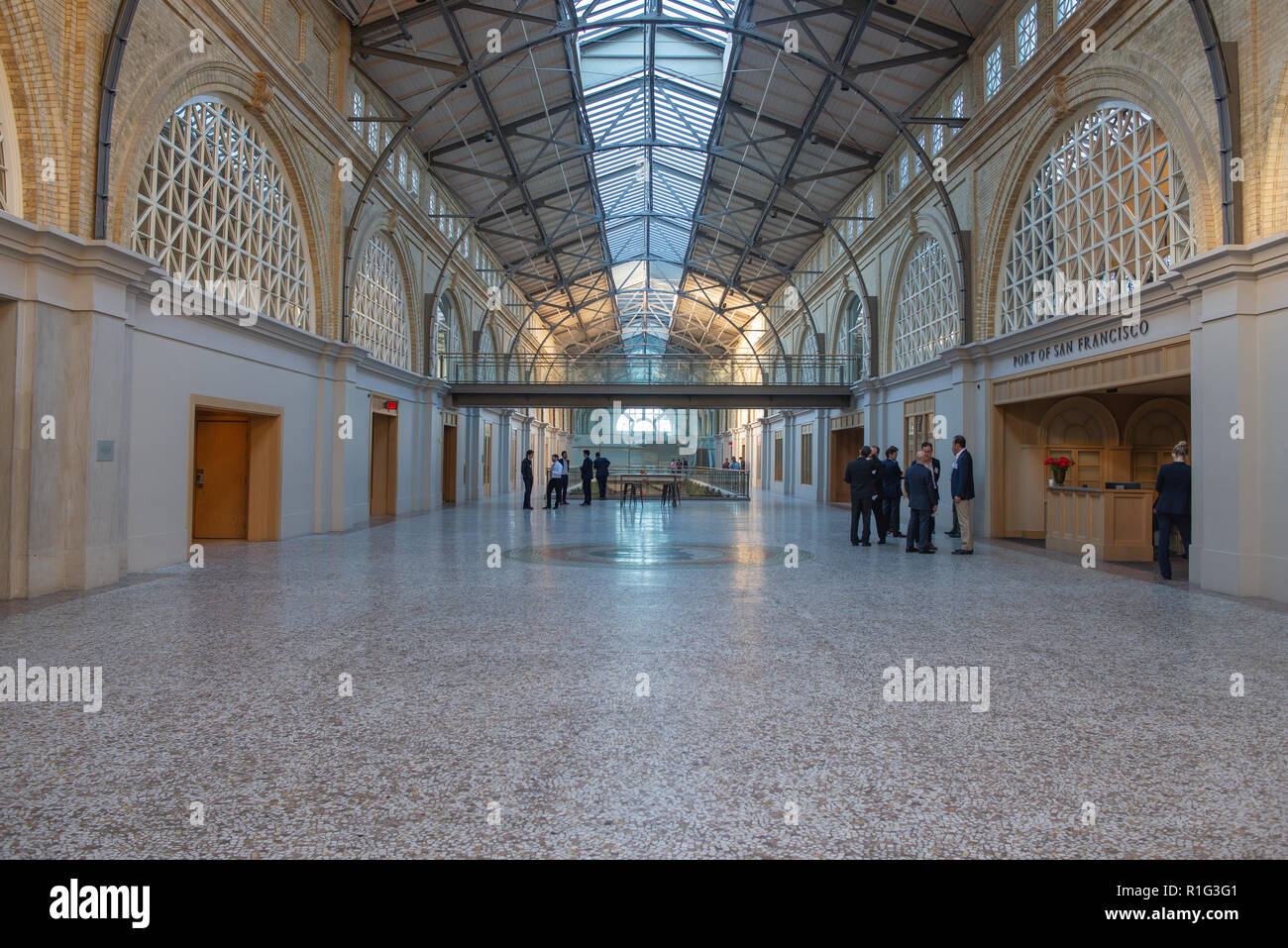 SAN FRANCISCO - 07 novembre 2018: Stile Beaux Arts Ferry Building Marketplace Foto Stock