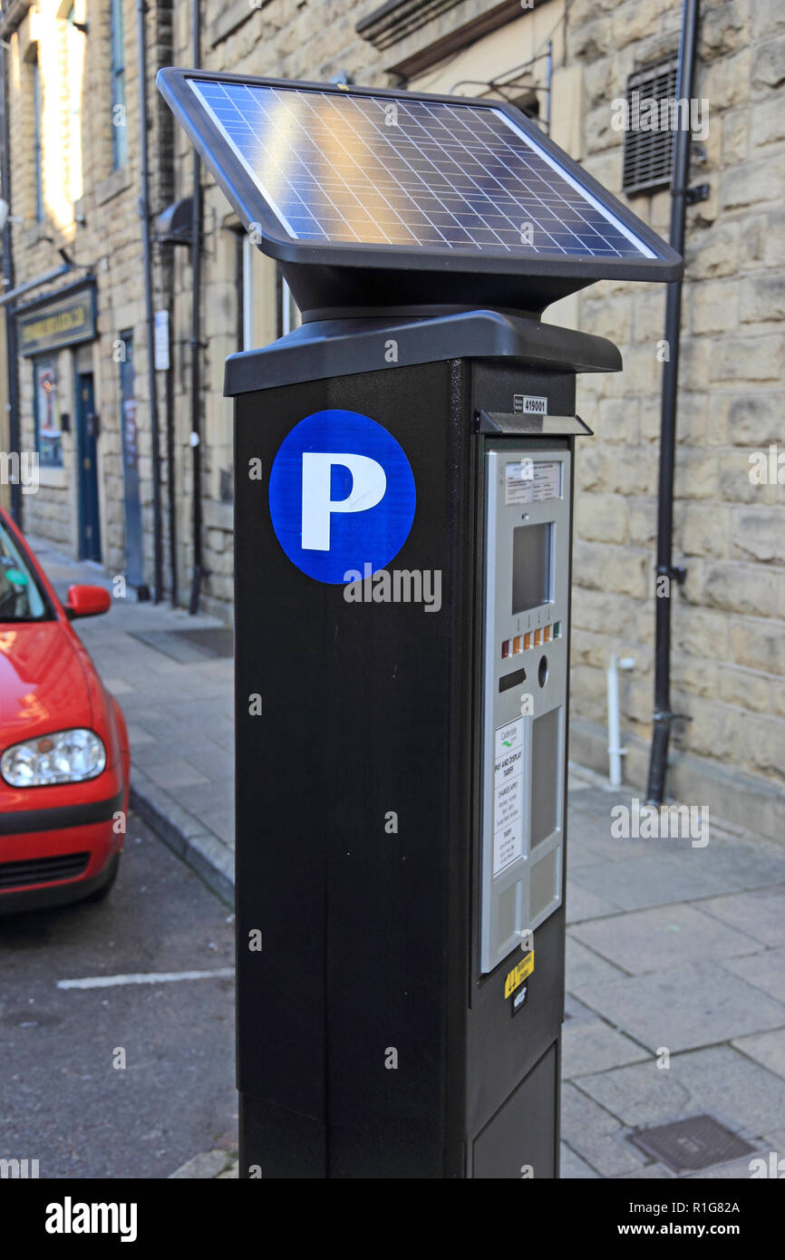 A energia solare i biglietti per il parcheggio macchina Foto Stock