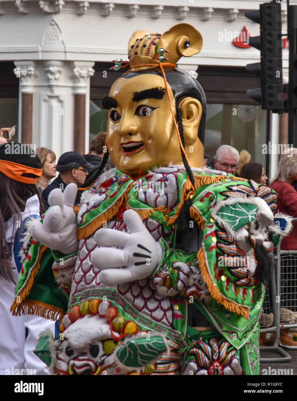 Le maschere su parade di Londra Foto Stock