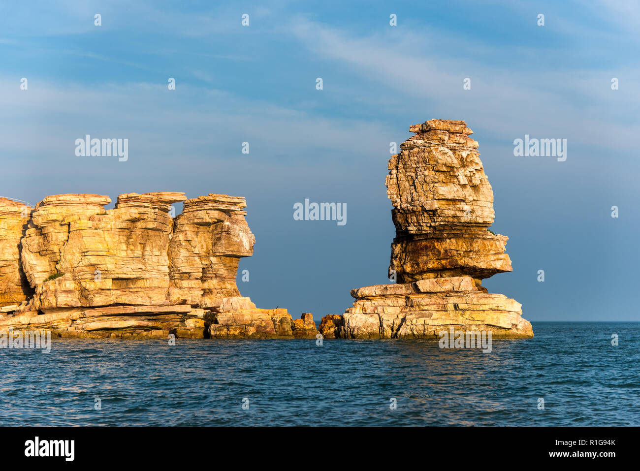 La pila di mare all'estremità nord di Lijubadao, una delle isole Changdao, Shandong, Cina. Foto Stock