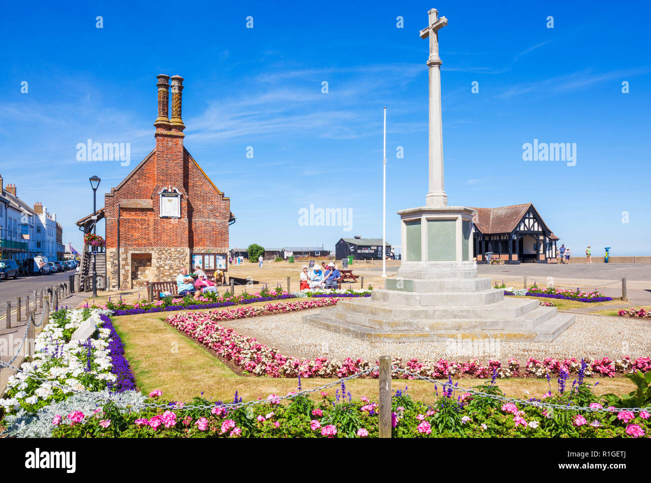 Aldeburgh Suffolk Aldeburgh discutibile hall Museo Aldeburgh il discutibile Hall e guerra giardini di palazzo Croce di mercato luogo Aldeburgh Suffolk England Regno Unito GB Europa Foto Stock