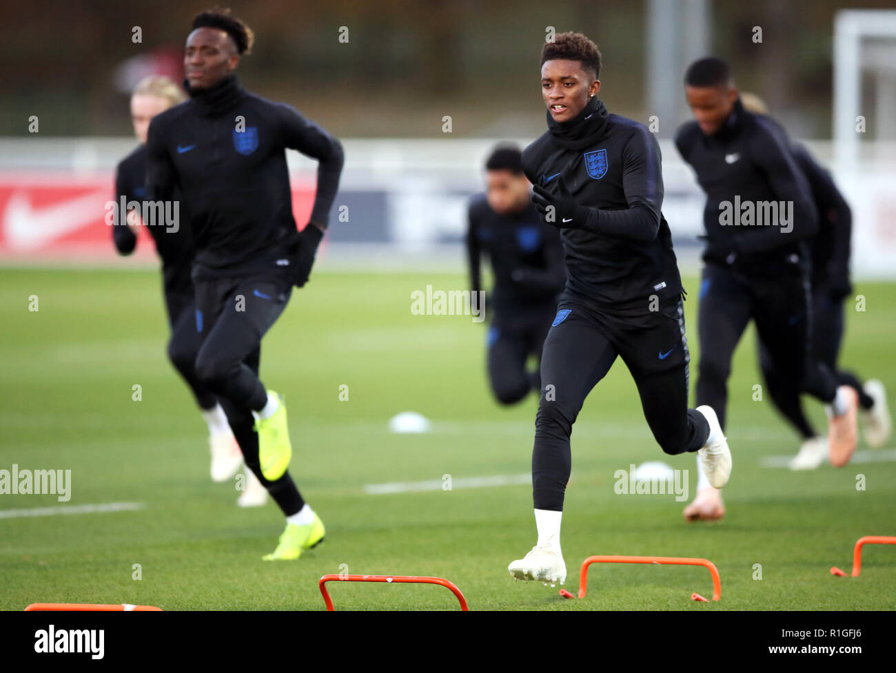 Inghilterra U21's Demarai grigio durante la sessione di formazione presso il St George's Park, Burton. Foto Stock