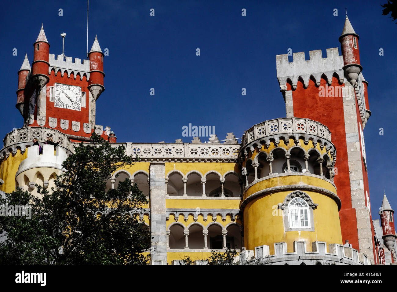 La pena Palace, il Palácio da Pena, è un castello Romanticist in São Pedro de Penaferrim, nel comune di Sintra, Portogallo. Il castello sorge su th Foto Stock