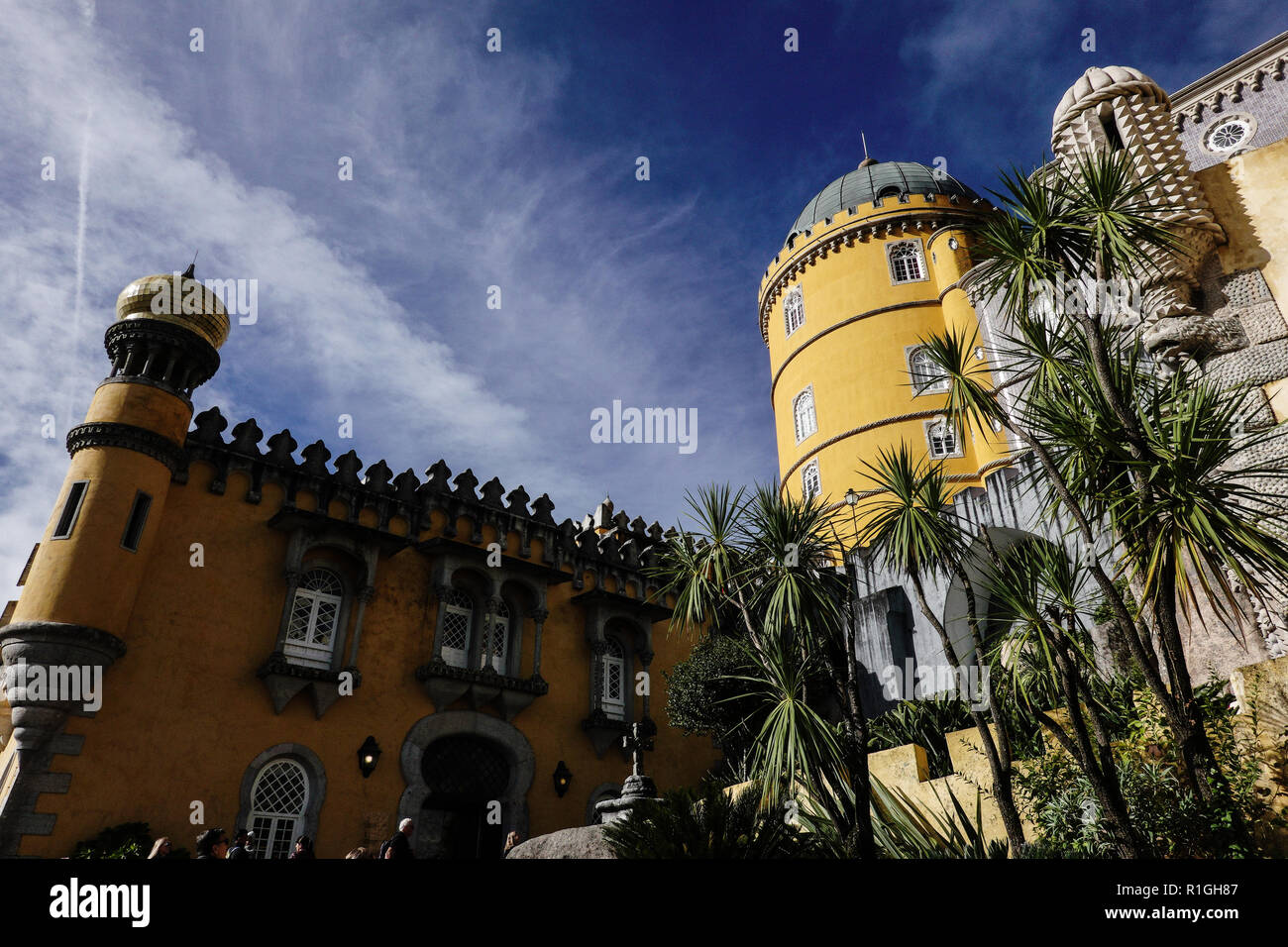 La pena Palace, il Palácio da Pena, è un castello Romanticist in São Pedro de Penaferrim, nel comune di Sintra, Portogallo. Il castello sorge su th Foto Stock