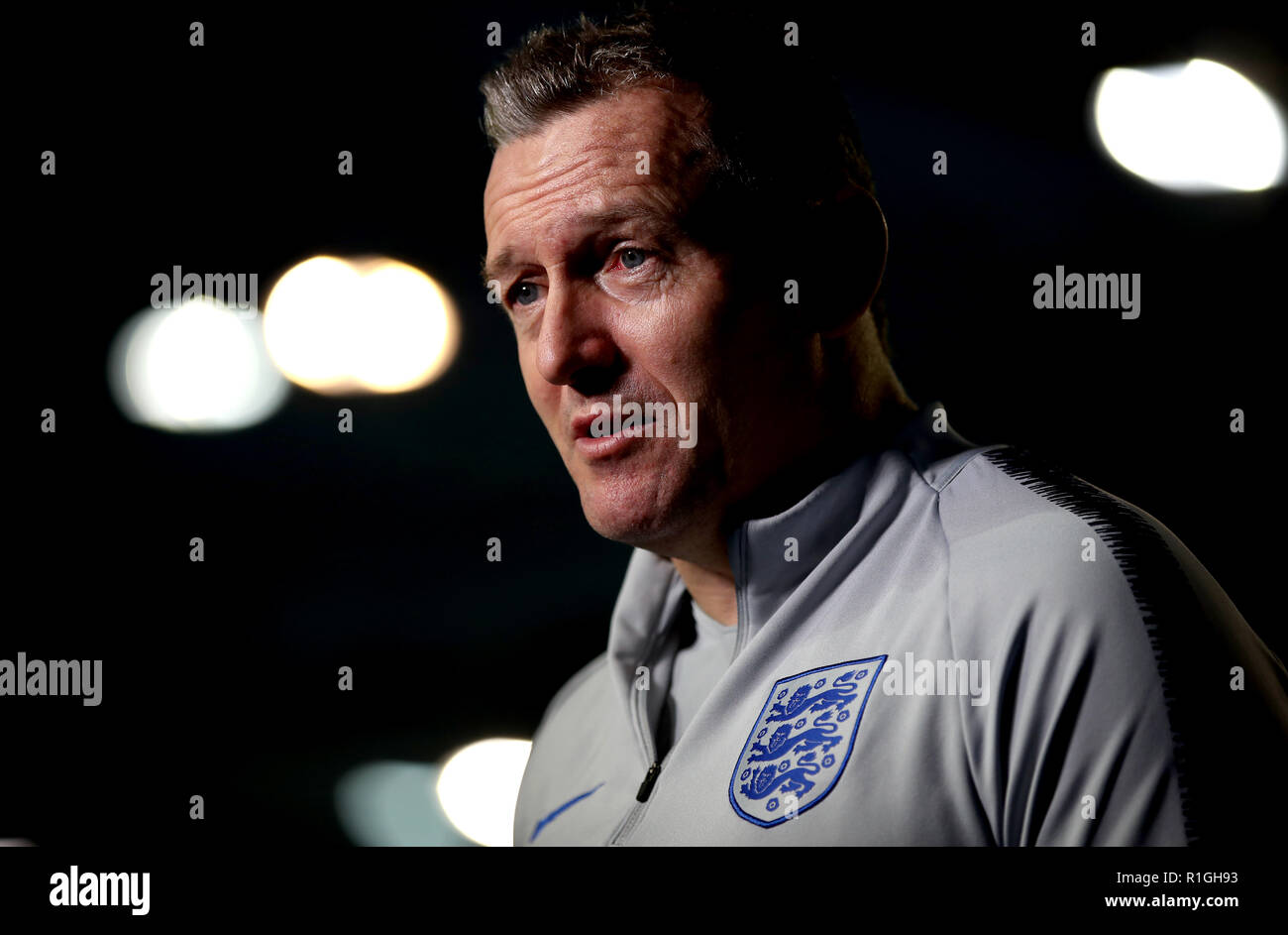 Inghilterra U21 manager Aidy Boothroyd parla ai media presso il St George's Park, Burton. Foto Stock