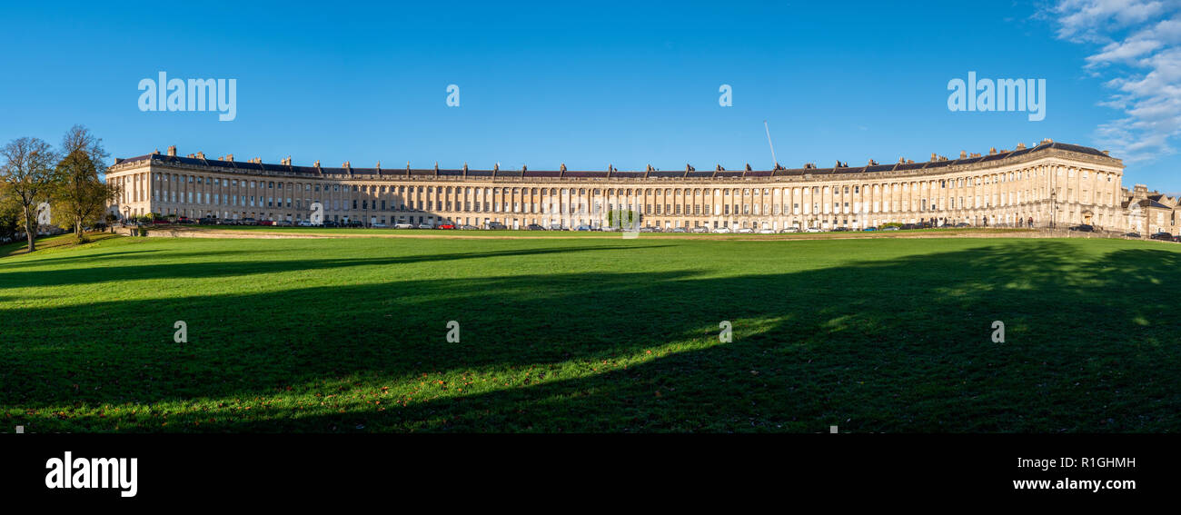 Royal Crescent Bath una fila di trenta grand case a schiera, progettato da John Wood il giovane nel tardo XVIII secolo - Somerset REGNO UNITO Foto Stock