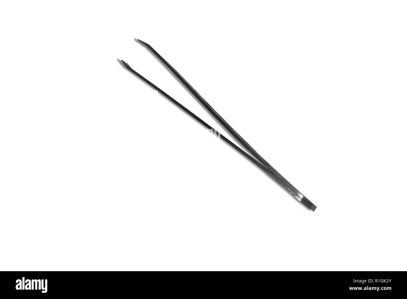 Grigio metallo pinzette isolate su sfondo bianco Foto Stock