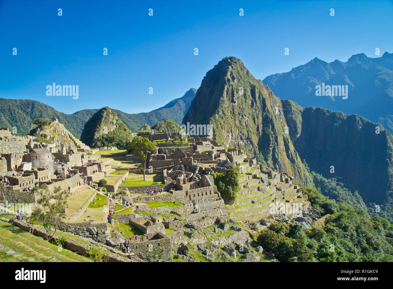 Machu Picchu, una cittadella Inca è impostata su un livello elevato nella catena delle Ande, Perù, sopra il fiume Urubamba valley. Costruito nel XV secolo e successivamente abandonded Foto Stock
