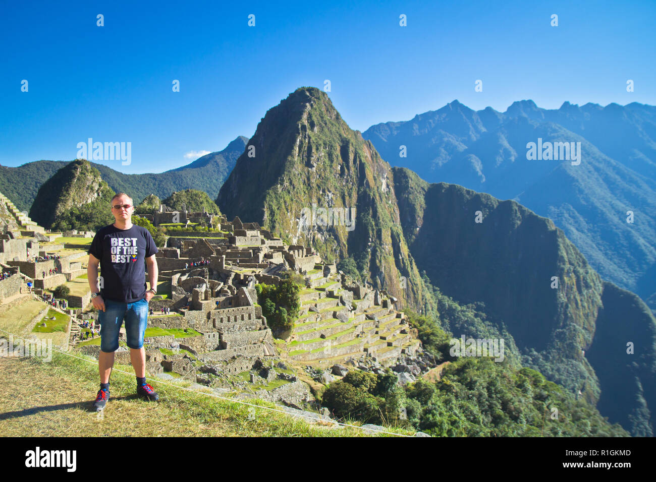 Machu Picchu, una cittadella Inca è impostata su un livello elevato nella catena delle Ande, Perù, sopra il fiume Urubamba valley. Costruito nel XV secolo e successivamente abandonded Foto Stock