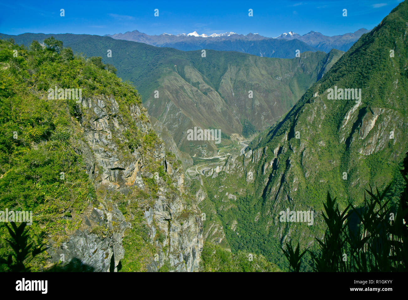 Machu Picchu, una cittadella Inca è impostata su un livello elevato nella catena delle Ande, Perù, sopra il fiume Urubamba valley. Costruito nel XV secolo e successivamente abandonded Foto Stock