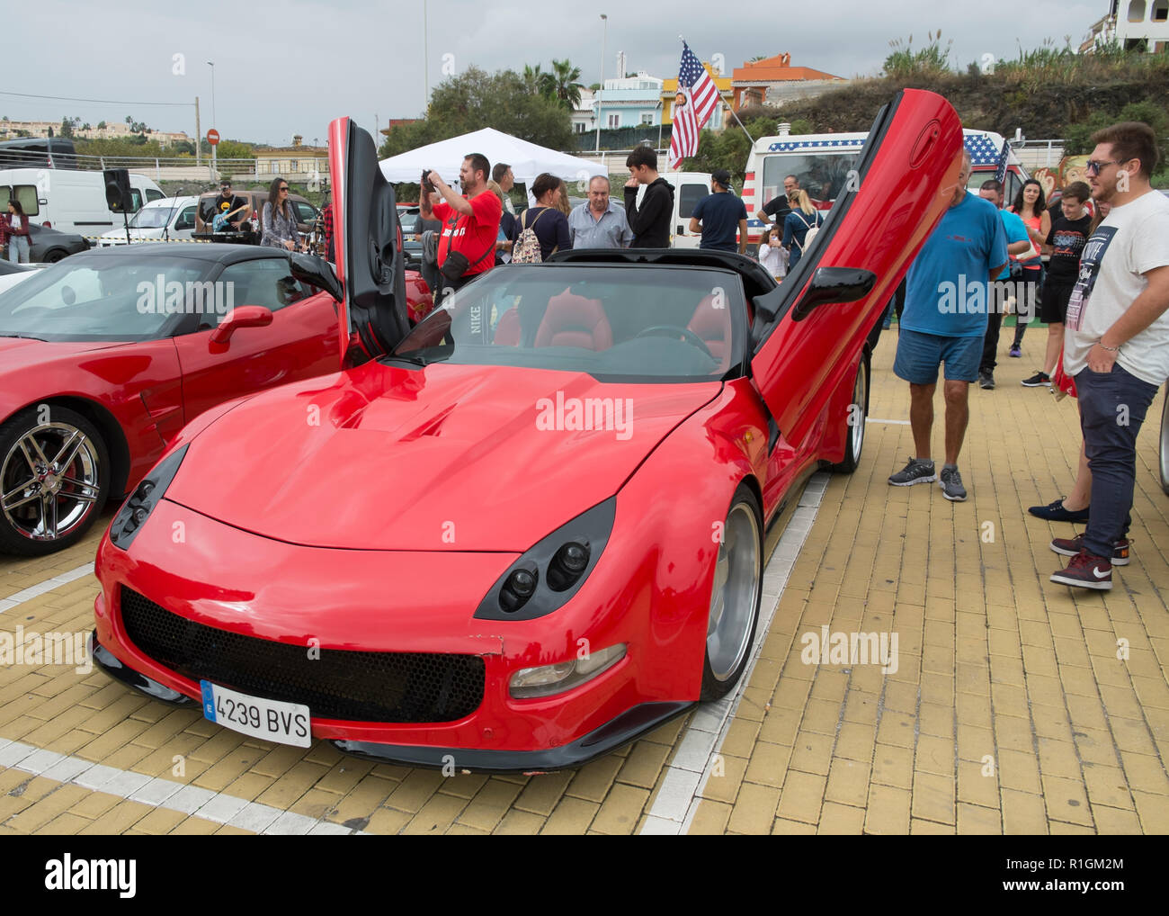 Modificato Chevrolet Corvette. Noi classic car meeting a Fuengirola, Malaga, Spagna. Foto Stock