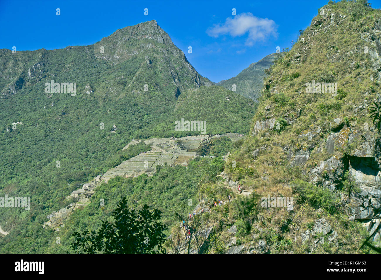 Machu Picchu, una cittadella Inca è impostata su un livello elevato nella catena delle Ande, Perù, sopra il fiume Urubamba valley. Costruito nel XV secolo e successivamente abandonded Foto Stock