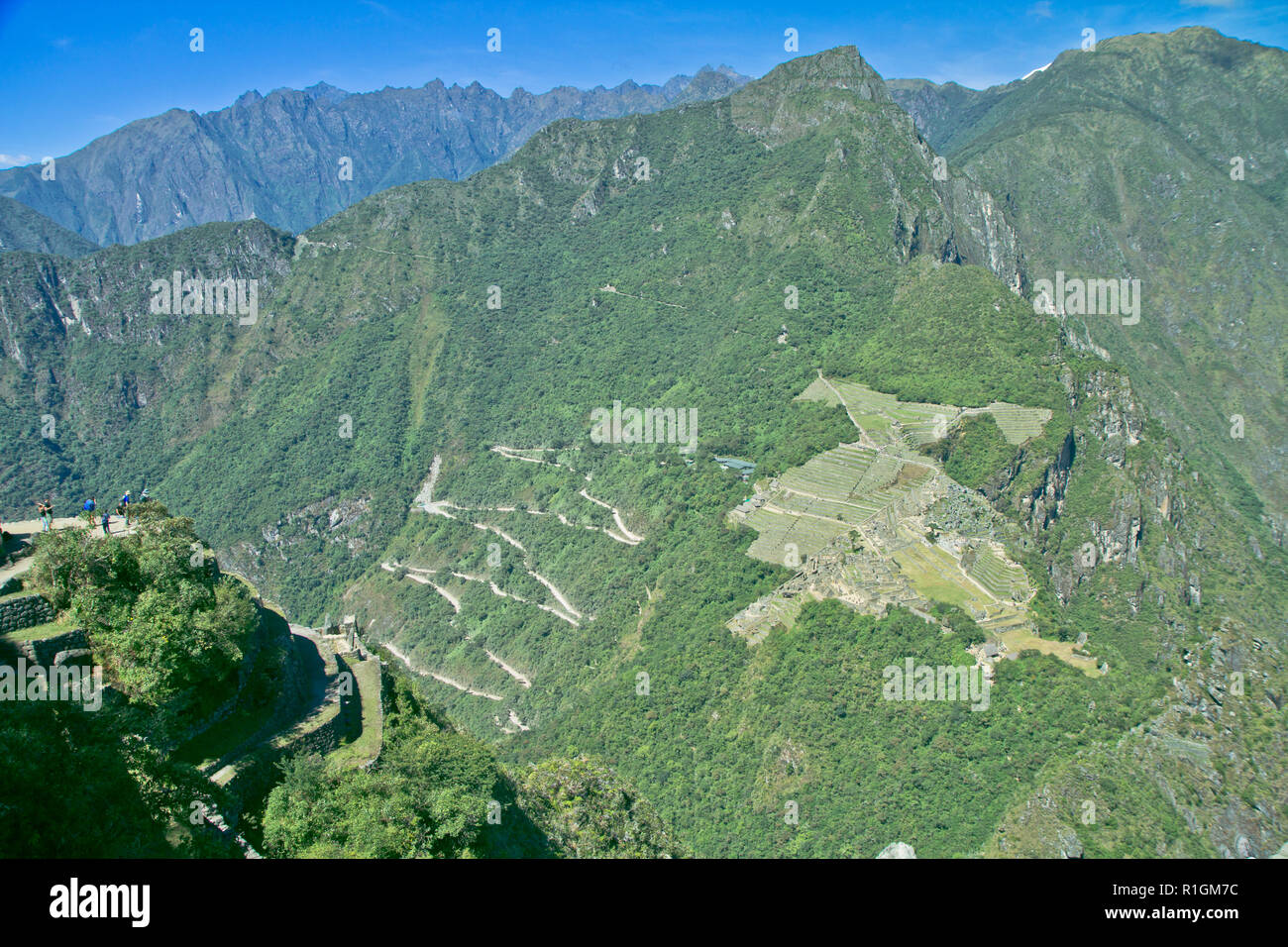 Machu Picchu, una cittadella Inca è impostata su un livello elevato nella catena delle Ande, Perù, sopra il fiume Urubamba valley. Costruito nel XV secolo e successivamente abandonded Foto Stock
