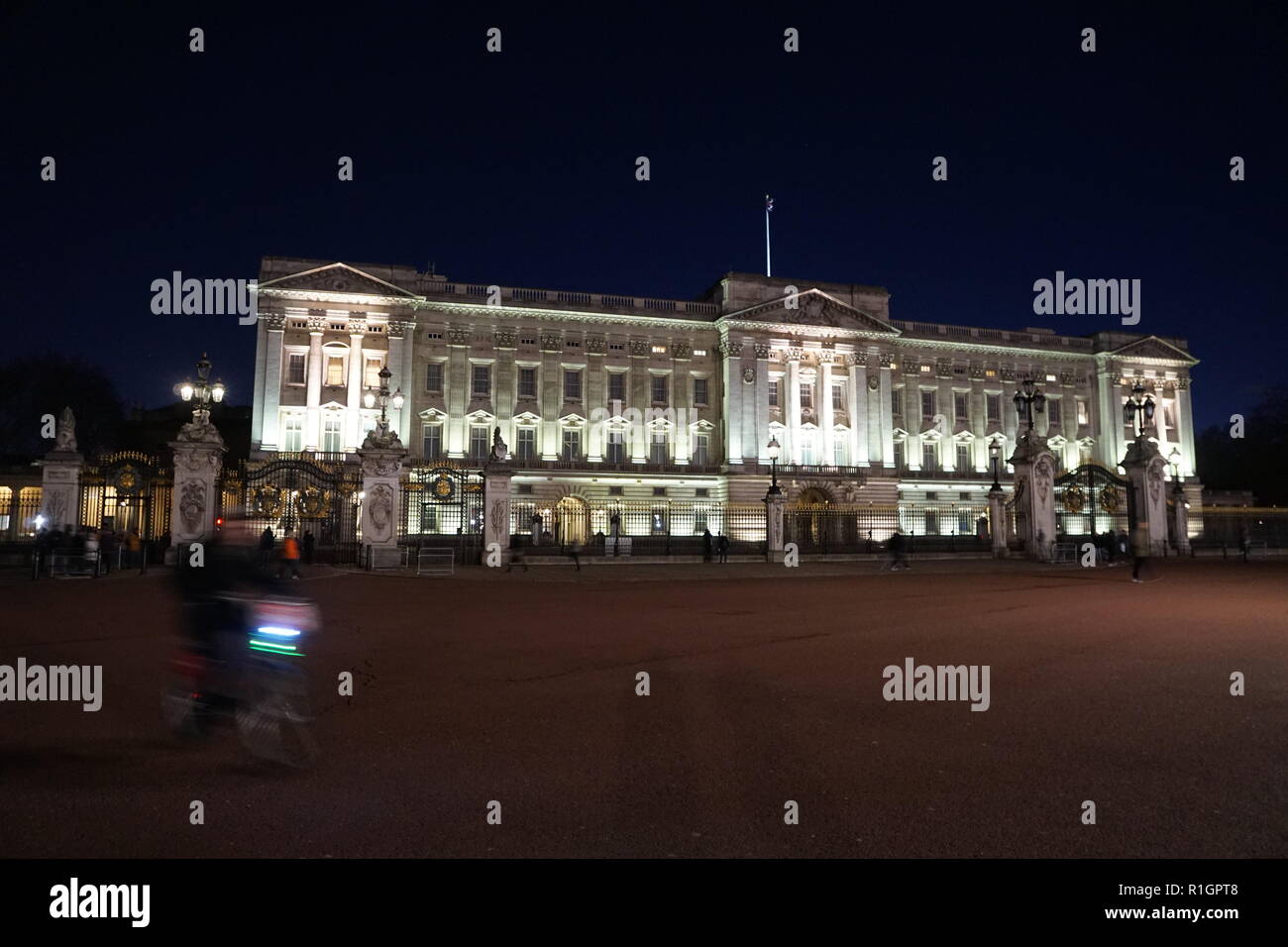Buckingham palace di notte. Foto Stock