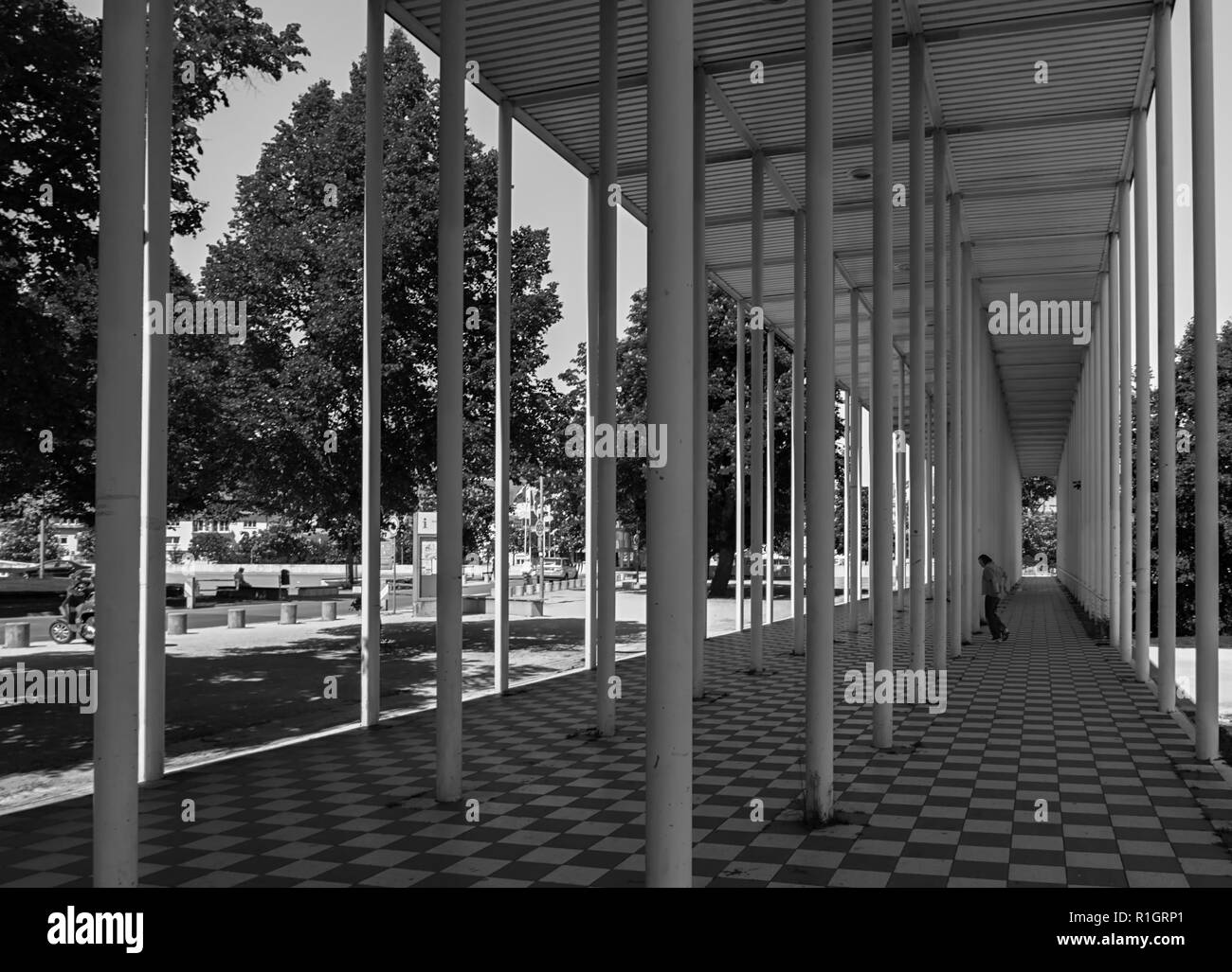 Un open air edificio in un parco Foto Stock