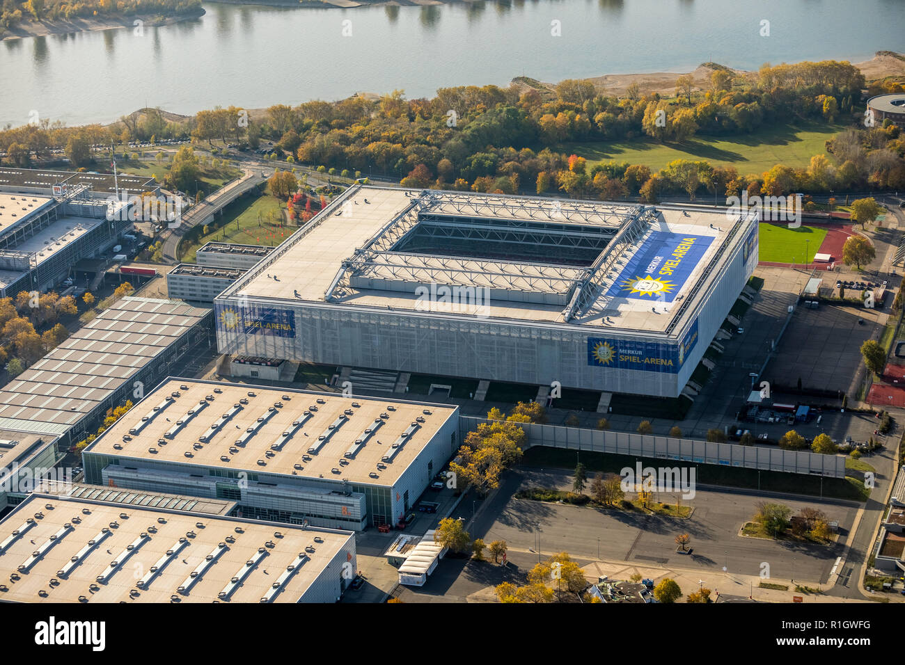Vista aerea, Merkur Gaming Arena Dusseldorf, a Dusseldorf, lo stadio di calcio, centro congressi presso la fiera di Dusseldorf, Stockum, Dusseldorf, Niederrhe Foto Stock
