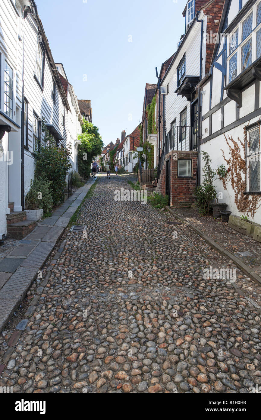 La struttura di legno edifici e strade di ciottoli sono tipiche del vecchio ex porto di segale, East Sussex. Foto Stock