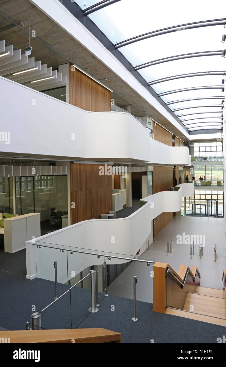 Il nuovo istituto il sistema Quadram edificio in Norwich Research Park. Esegue il taglio-bordo cibo e bioscience ricerca e servizi di endoscopia. Foto Stock