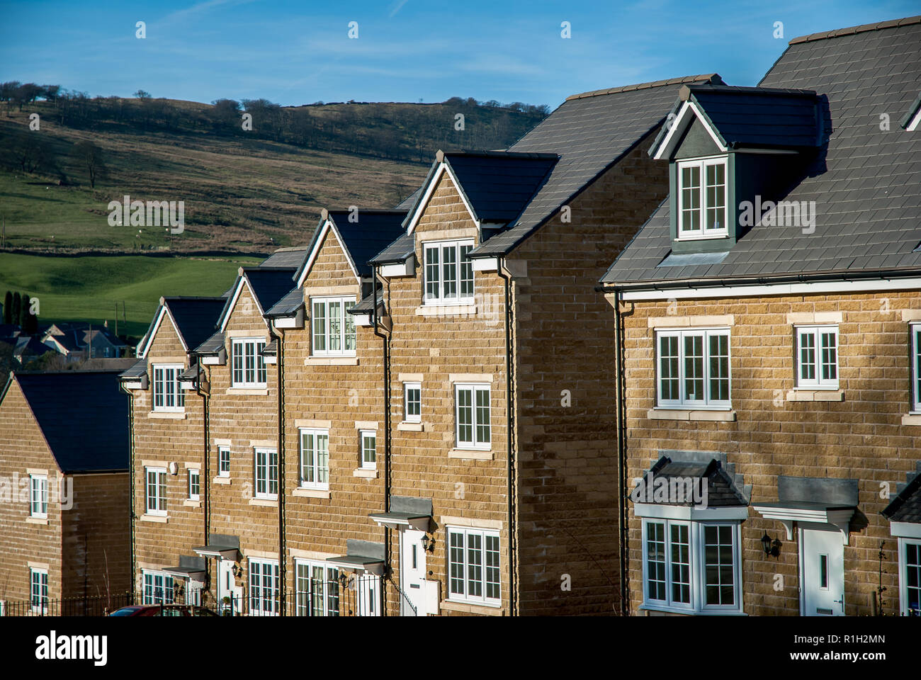 Moderne case a prezzi accessibili costruito dal Peak District pietra in Buxton, Inghilterra. Foto Stock