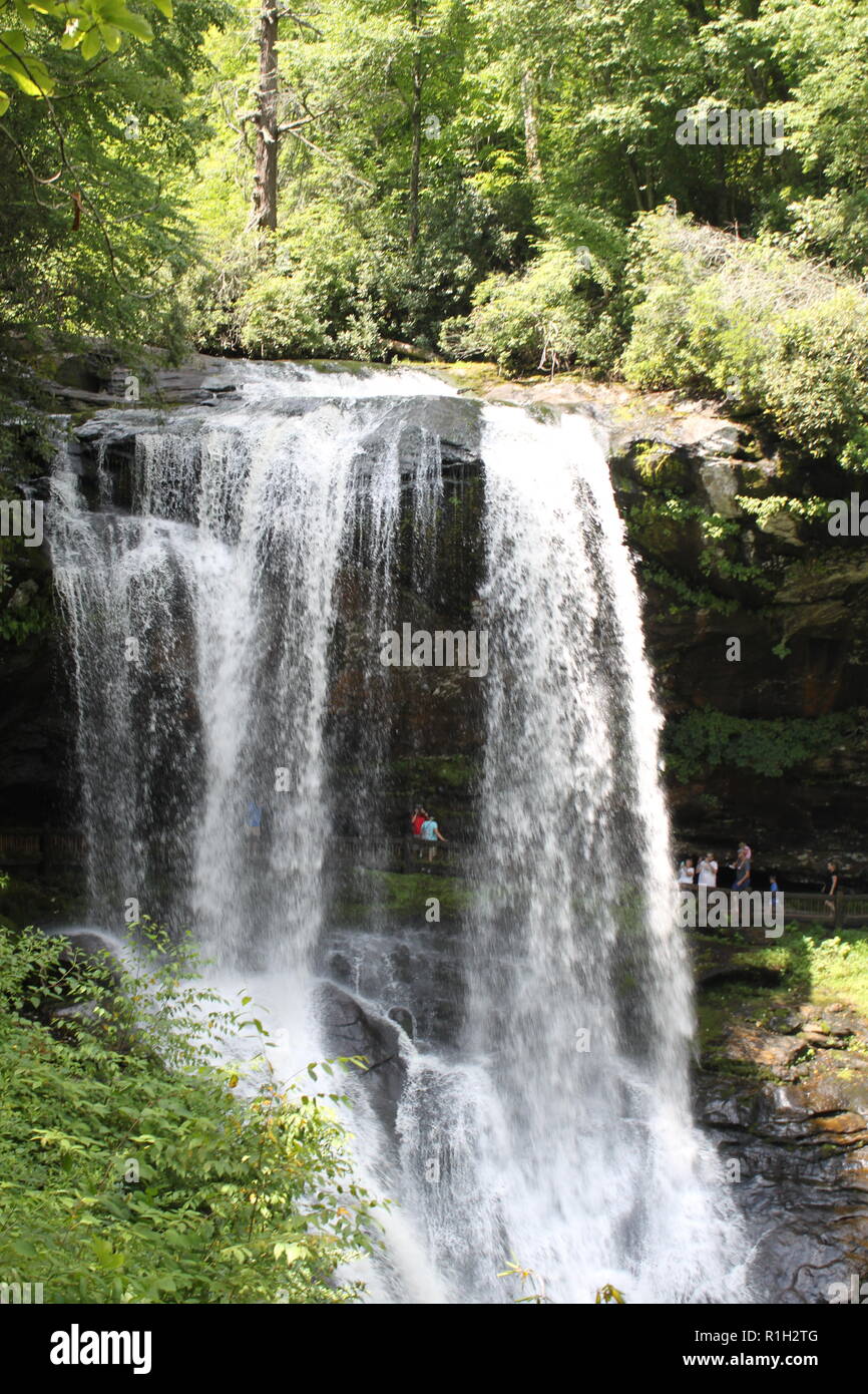 Asciugare cade sul fiume Cullasaja, Pisgah Forest, NC Foto Stock