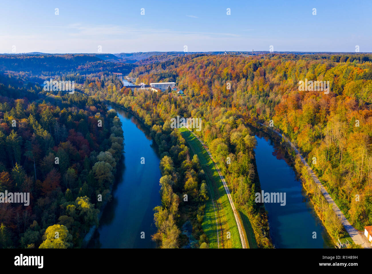 Isar e Isarkanal, centrale idroelettrica power station Höllriegelskreuth, tra Pullach nella valle di Isar e Grünwald Foto Stock