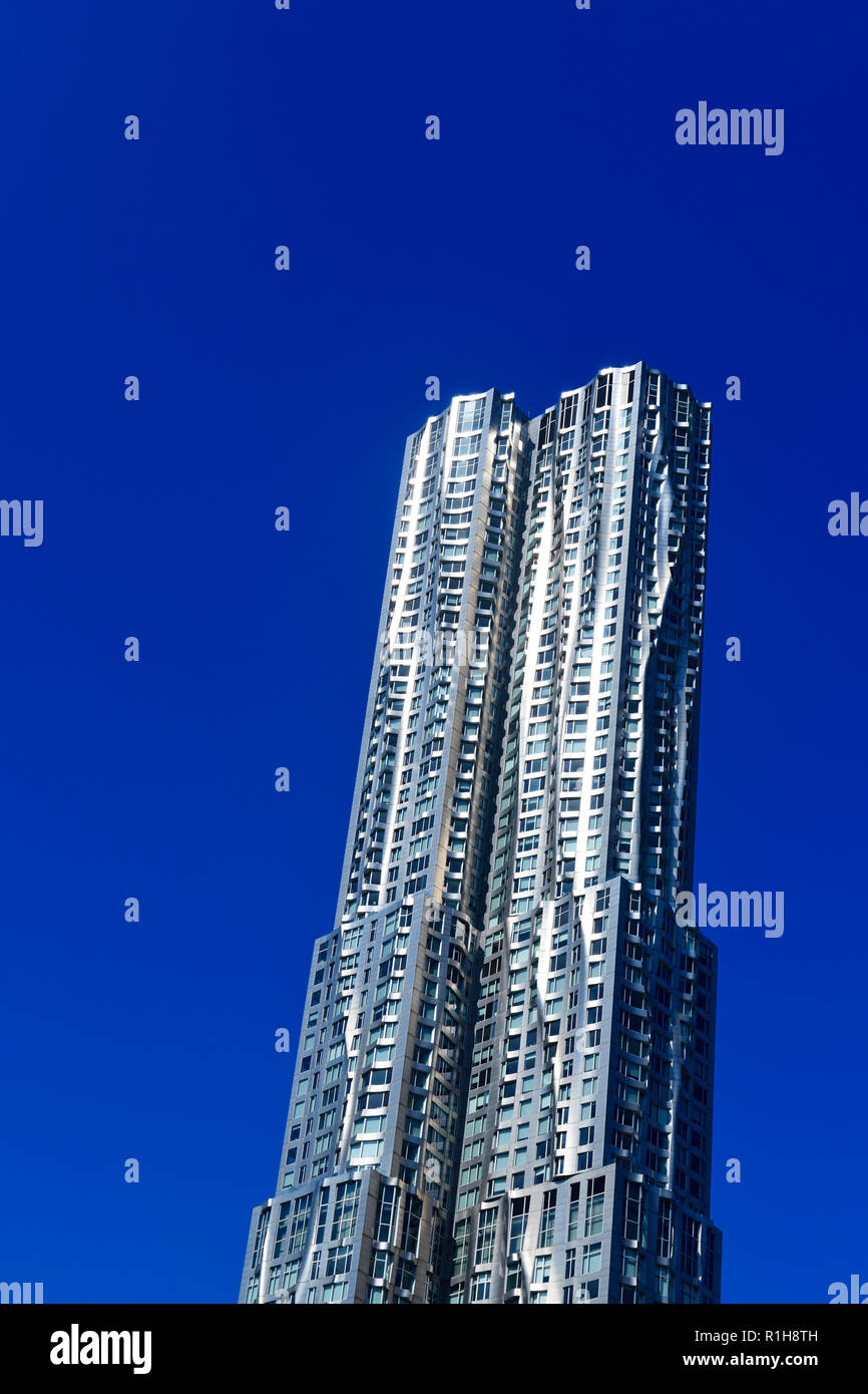New York da Gehry, alto-aumento dell'architetto Frank Gehry, 8 Spruce Street, Manhattan, New York, Stati Uniti d'America Foto Stock