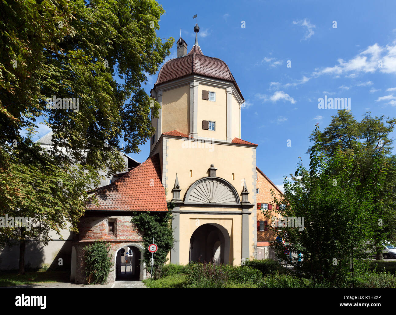 Westertor, una delle diverse conserve di porte delle mura della città medievale di fortificazione, Memmingen, Svevia, Baviera, Germania Foto Stock