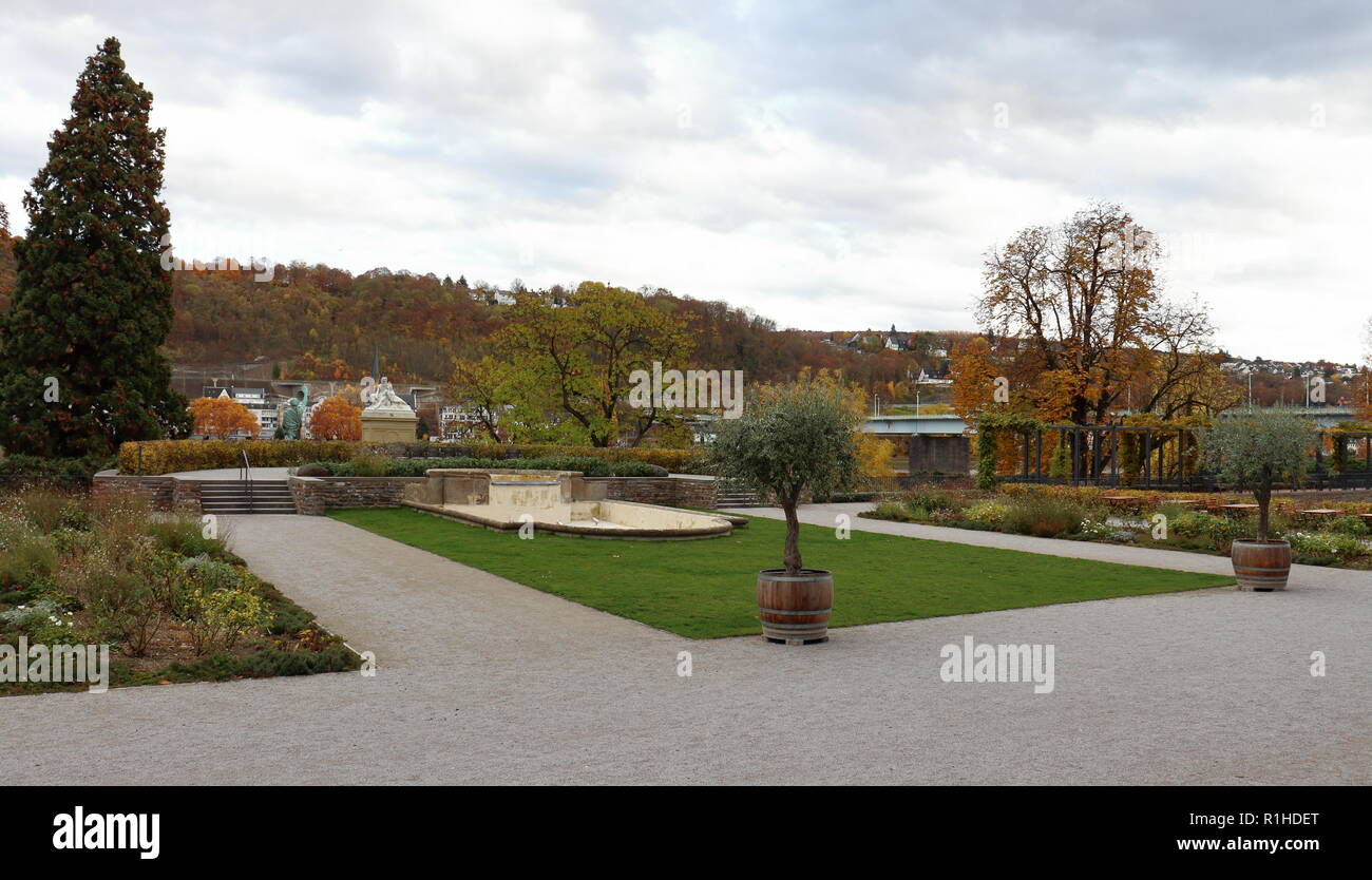 Prese nei giardini del Kurfürstliches Schloss (palazzo elettorale) di Coblenza, Germania. Foto Stock