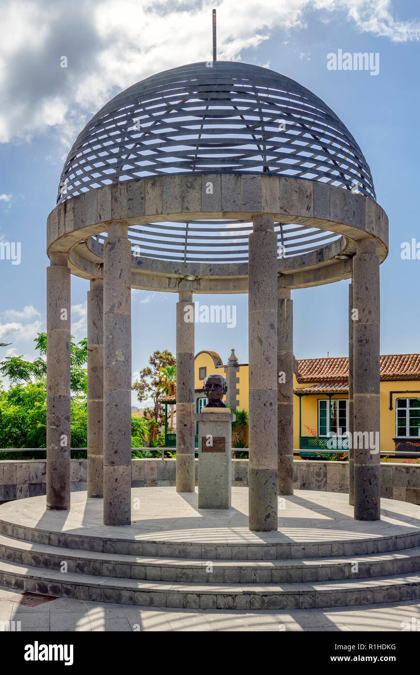 Monumento al pittore / artista Guillermo Sureda Arbelo. Eretta nel 1999 dalla Città di Arucas consiglio e scolpito da José Luis Cabrera Marrero Foto Stock