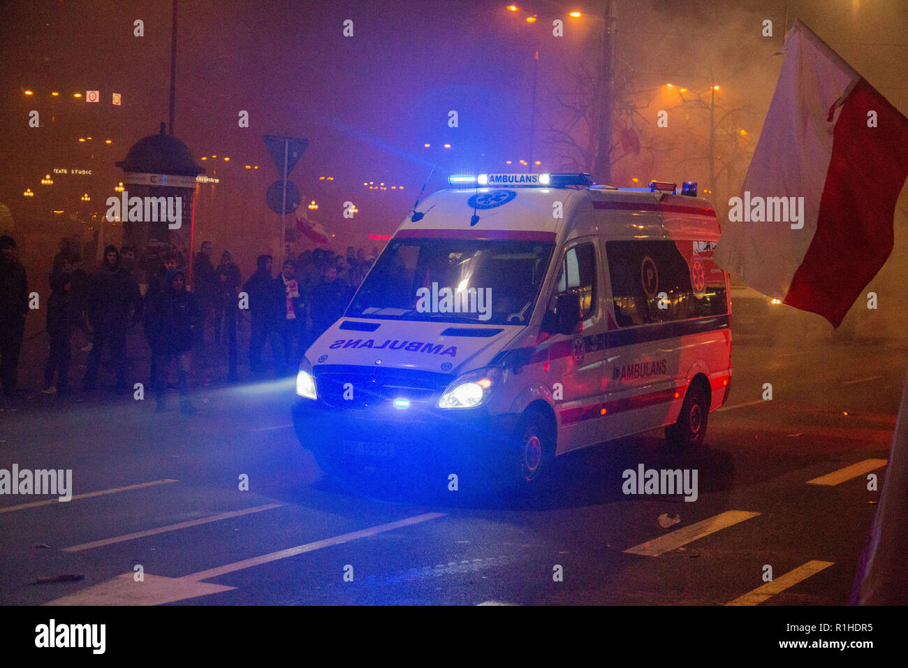 Varsavia, Polonia, 11 Novembre 2018: Celebrazioni del polacco del Giorno di indipendenza, ambulanza in azione Foto Stock