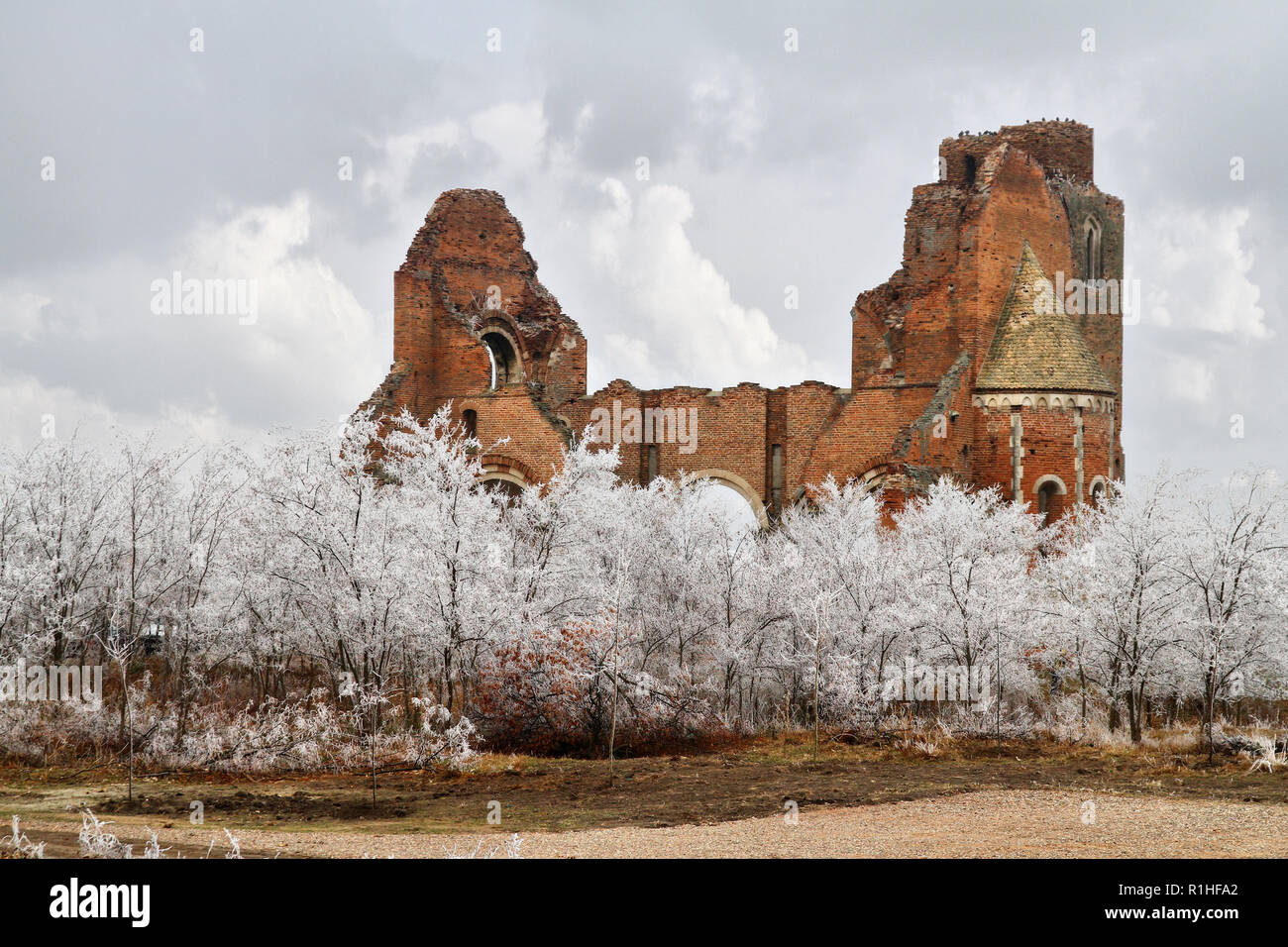 Le rovine del monastero benedettino di Araca. Esso è protetto dalla legge come un patrimonio culturale nazionale Foto Stock