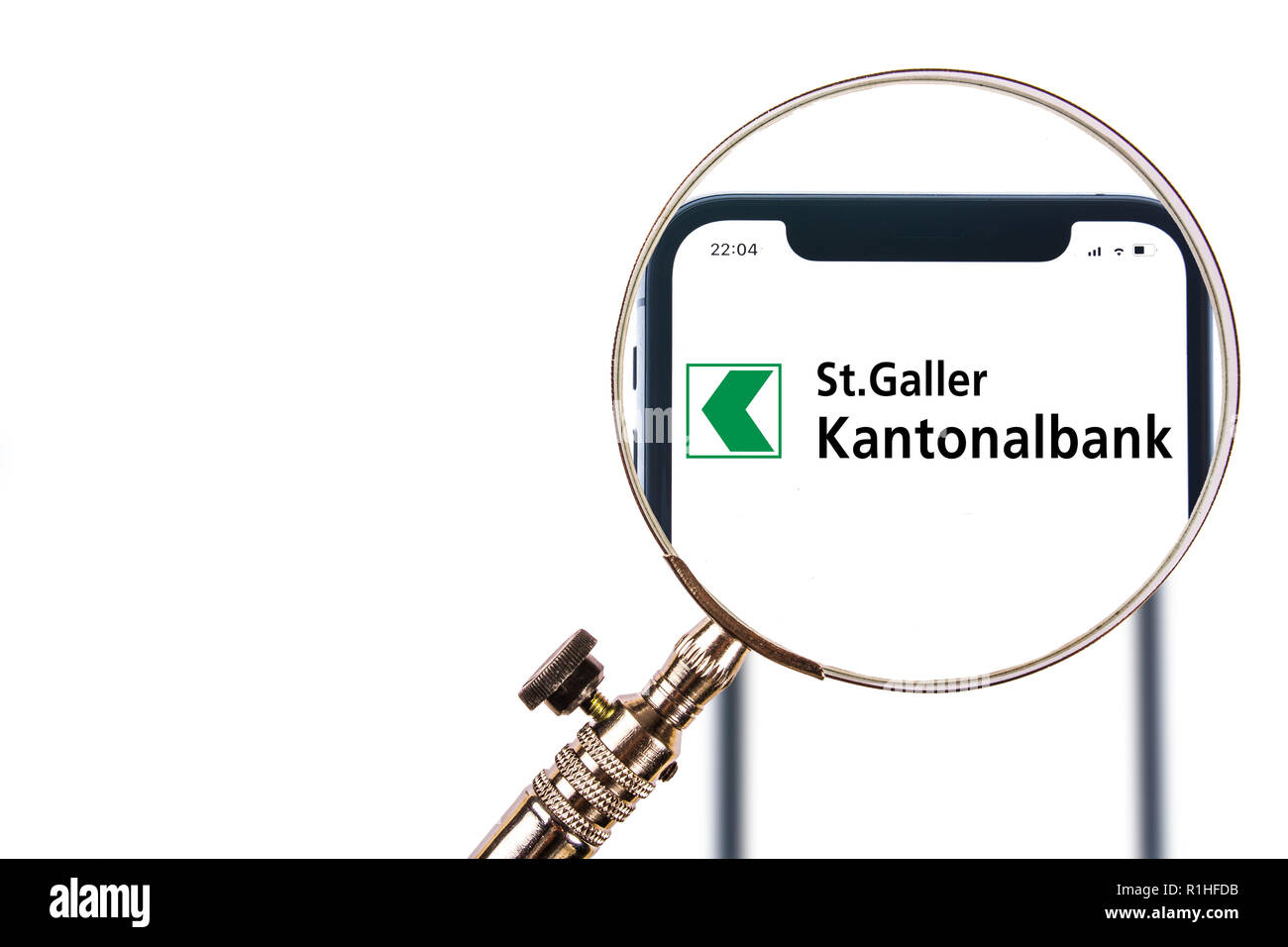 SOLOTHURN, Svizzera - 12 novembre 2018: St. Galler Kantonalbank logo visualizzato su uno smartphone moderno Foto Stock