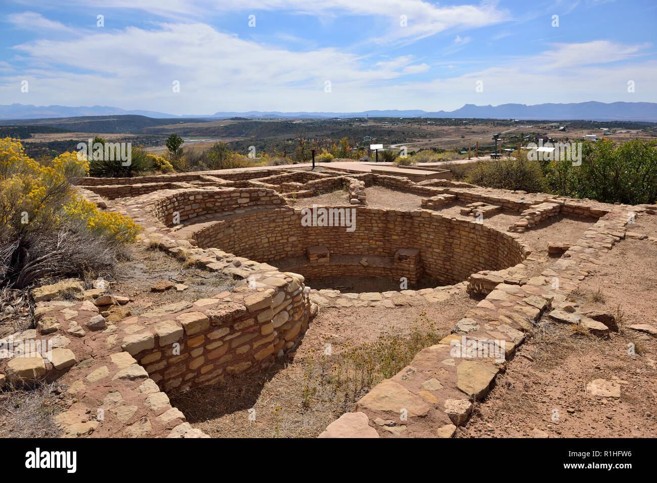 Grande Kiva, Escalante Pueblo, Canyon degli antichi monumento nazionale, Dolores, Colorado, Stati Uniti d'America 180929 69819 Foto Stock