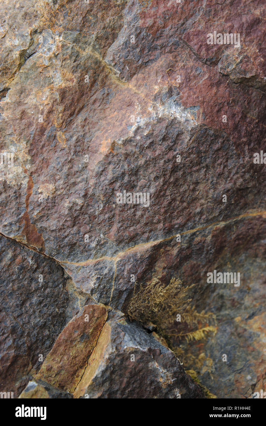 Close-up di roccia naturale consistenza, ocra-toni di rosso. Auvergne Puy-de-Dome Foto Stock