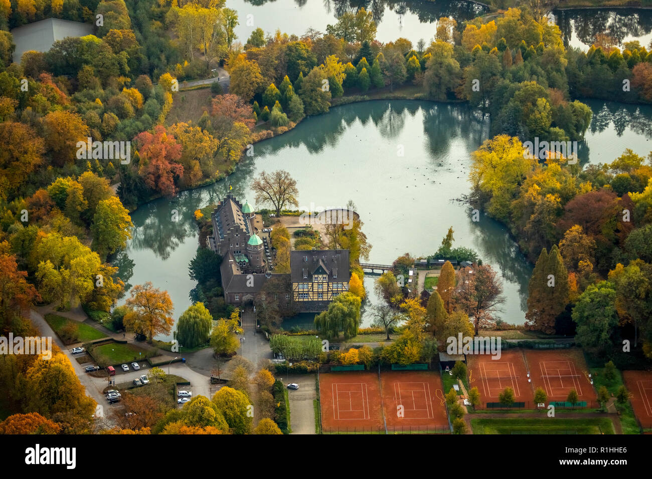 Vista aerea, Gladbeck, tennis club Tennis-Club Haus Wittringen Gladbeck e.V., Wasserschloss Wittringen-Wittrringen, moated il castello, la zona della Ruhr, Nord Rh Foto Stock