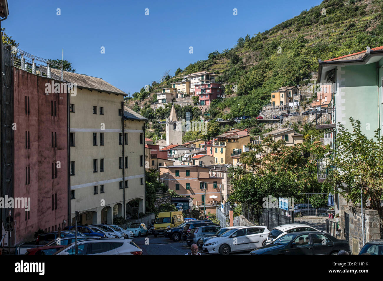 Il borgo di Riomaggiore nel Parco Nazionale delle Cinque Terre. Italia Foto Stock