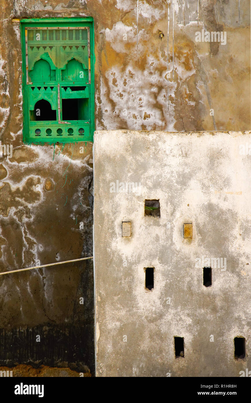 Abbandonato tradizionali Omani house di Mirbat, regione di Dhofar, Oman. Foto Stock