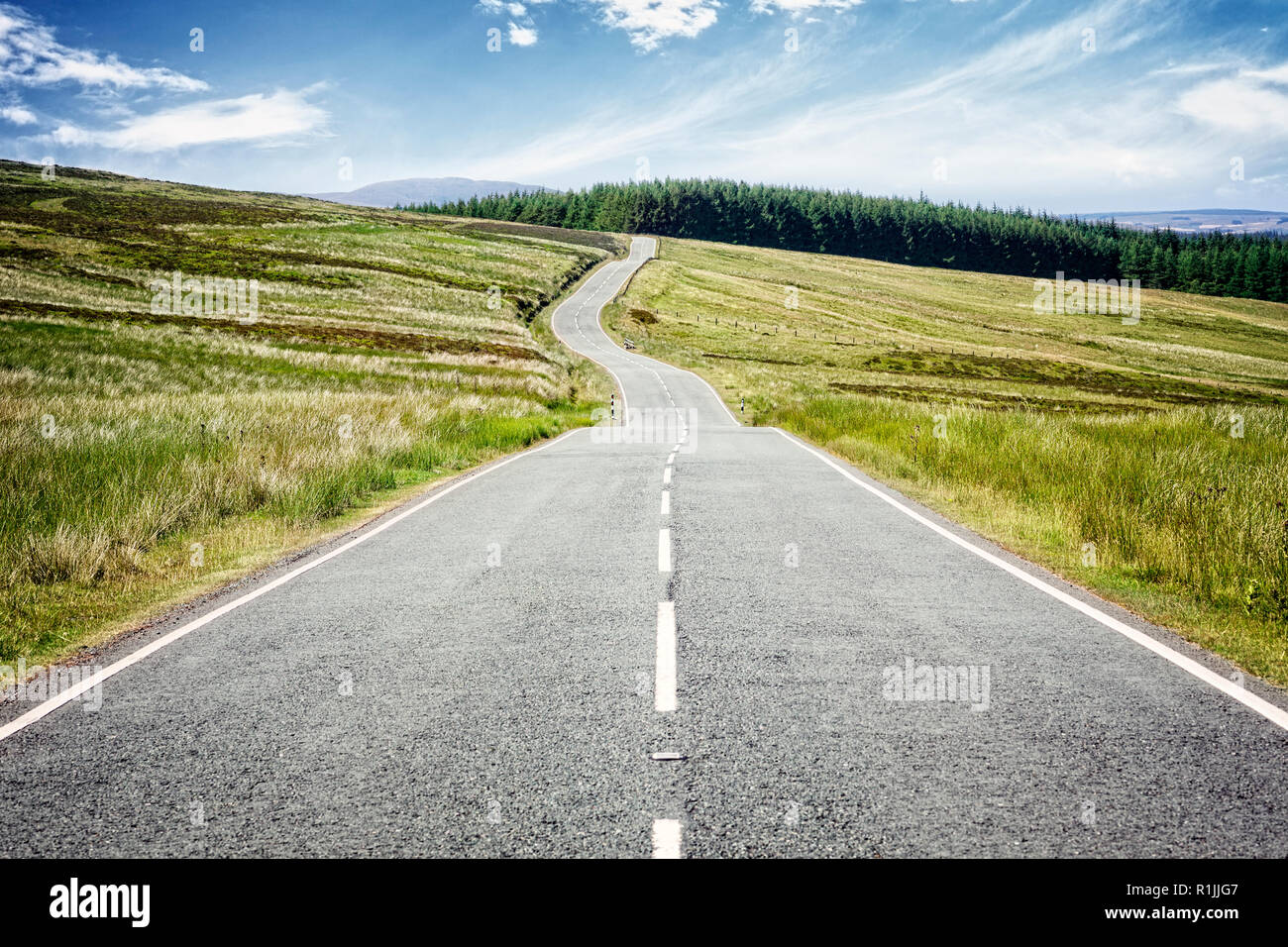 Strada autostrada scomparendo in lontananza Foto Stock