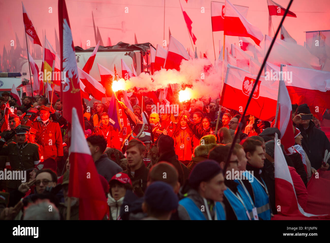 Marcia Annuale di indipendenza lanciato nel 2011 dall'estrema destra radicale nazionale Camp (ONR) e All-Polish Gioventù (Mlodziez Wszechpolska) celebra Po Foto Stock