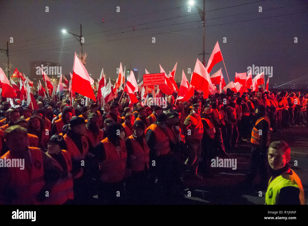 Marcia Annuale di indipendenza lanciato nel 2011 dall'estrema destra radicale nazionale Camp (ONR) e All-Polish Gioventù (Mlodziez Wszechpolska) celebra Po Foto Stock