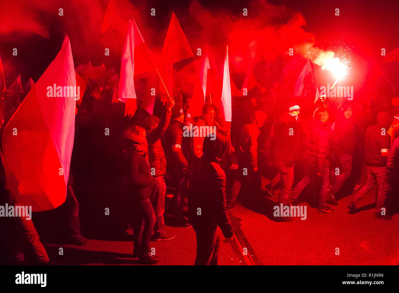 Marcia Annuale di indipendenza lanciato nel 2011 dall'estrema destra radicale nazionale Camp (ONR) e All-Polish Gioventù (Mlodziez Wszechpolska) celebra Po Foto Stock