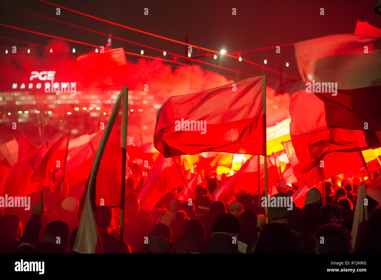 Marcia Annuale di indipendenza lanciato nel 2011 dall'estrema destra radicale nazionale Camp (ONR) e All-Polish Gioventù (Mlodziez Wszechpolska) celebra Po Foto Stock