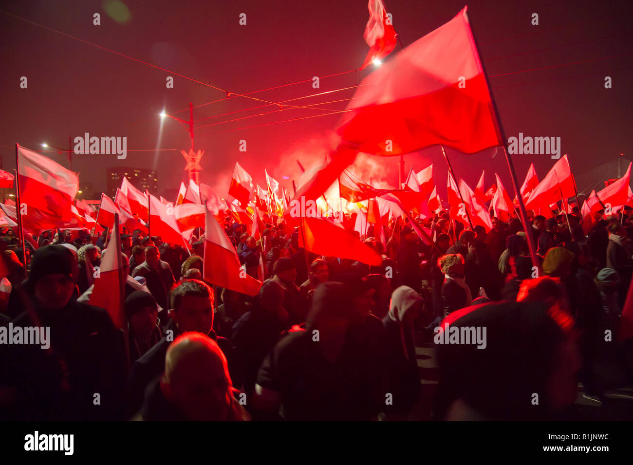 Marcia Annuale di indipendenza lanciato nel 2011 dall'estrema destra radicale nazionale Camp (ONR) e All-Polish Gioventù (Mlodziez Wszechpolska) celebra Po Foto Stock