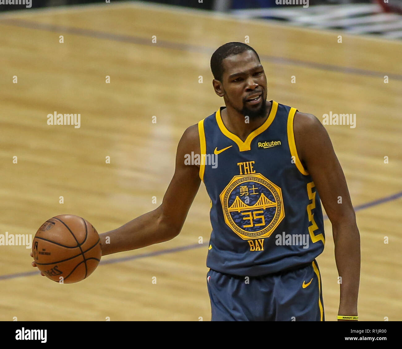 Los Angeles, CA, Stati Uniti d'America. Xii Nov, 2018. Golden State Warriors avanti Kevin Durant #35 scrawls durante la Golden State Warriors vs Los Angeles Clippers a Staples Center il 12 novembre 2018. (Foto di Jevone Moore) Credito: csm/Alamy Live News Foto Stock