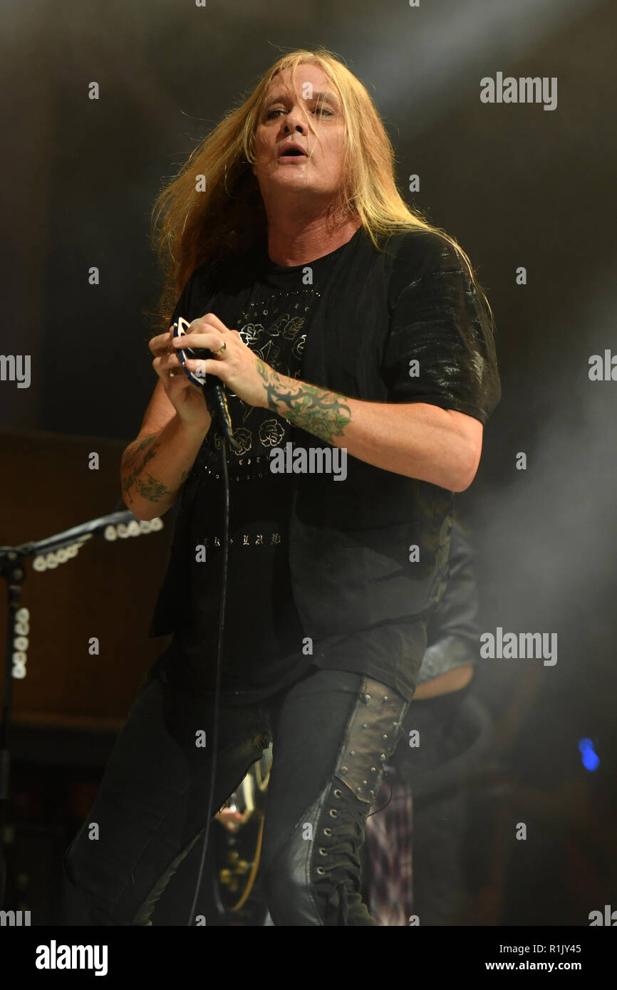 MIRAMAR FL - 11 novembre: Sebastian Bach esegue durante il Rock Fest 80s al Miramar Parco Regionale anfiteatro su Novembre 11, 2018 a Miramar, Florida. Credito: mpi04/MediaPunch Foto Stock