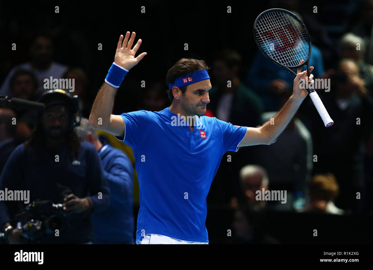 Londra, Regno Unito. Novembre 13, 2018. Roger Federer (SUI) celebra la sua vittoria su Dominic Thiem (AUT) durante il giorno e tre single di Nitto ATP World Tour Finals giocato all'O2 Arena di Londra il 13 novembre 2018. Azione di Credito Foto Sport Credit: Azione Foto Sport/Alamy Live News Foto Stock