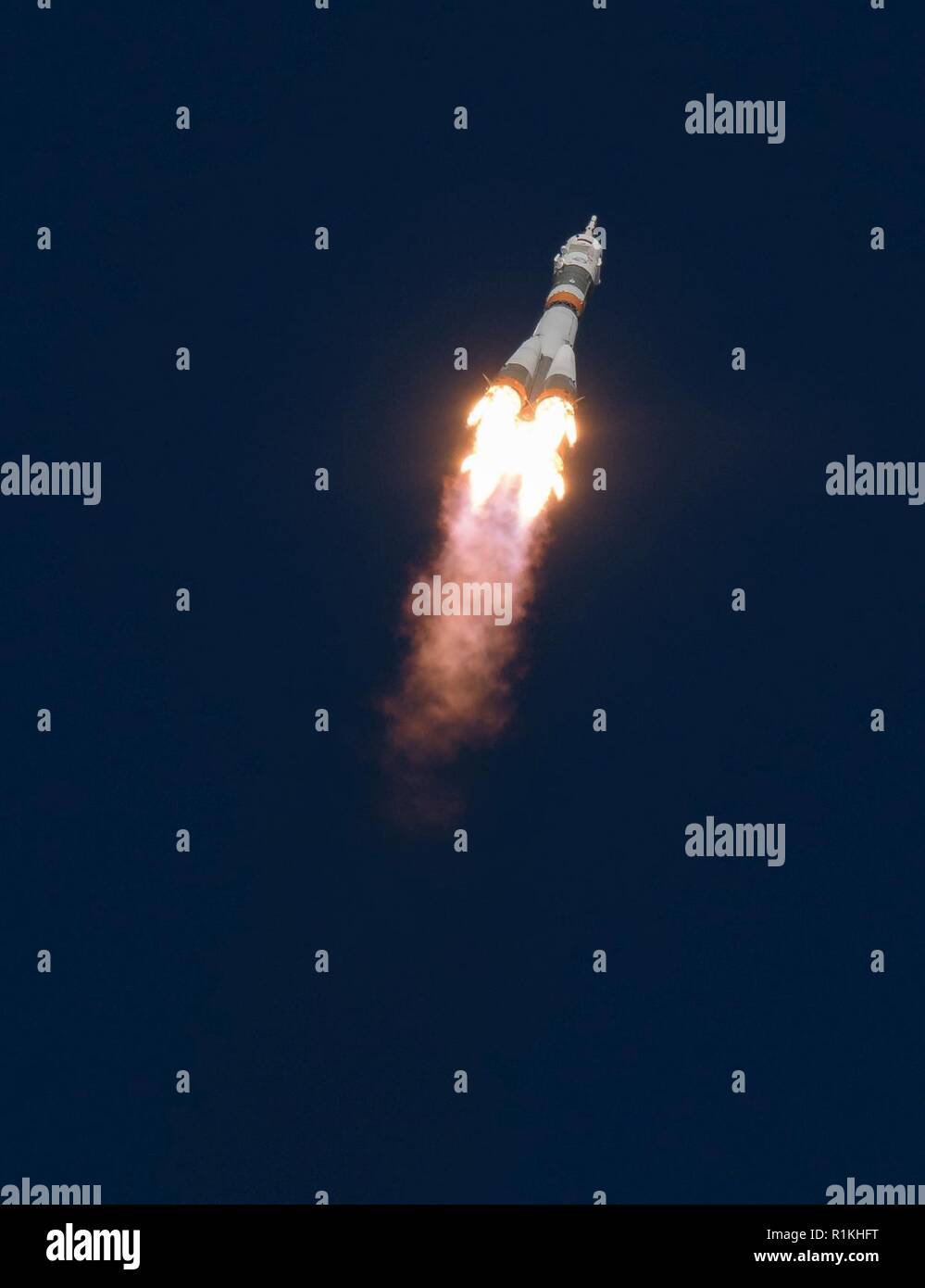 Il Soyuz MS-10 veicolo spaziale viene lanciato con spedizione 57 Tecnico di volo Nick aia della NASA e tecnico di volo Alexey Ovchinin di Roscosmos, giovedì, 11 ott. 2018 al cosmodromo di Baikonur in Kazakistan. Durante la navicella spaziale Soyuz climb in orbita un anomalia occorsa, risultante in un abort downrange. L'equipaggio è stato rapidamente recuperato ed è in buone condizioni. Foto Stock