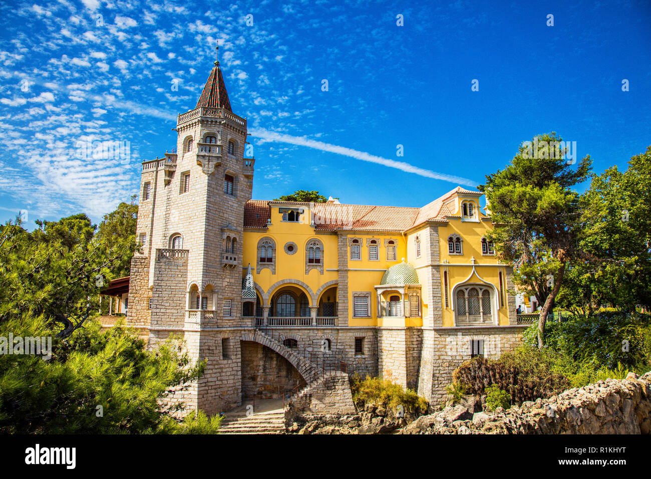 Il Museo del Mare - re Carlos I, fondata 1879 foto dal lato mare su una luminosa giornata di sole. Cascais, Portogallo Foto Stock