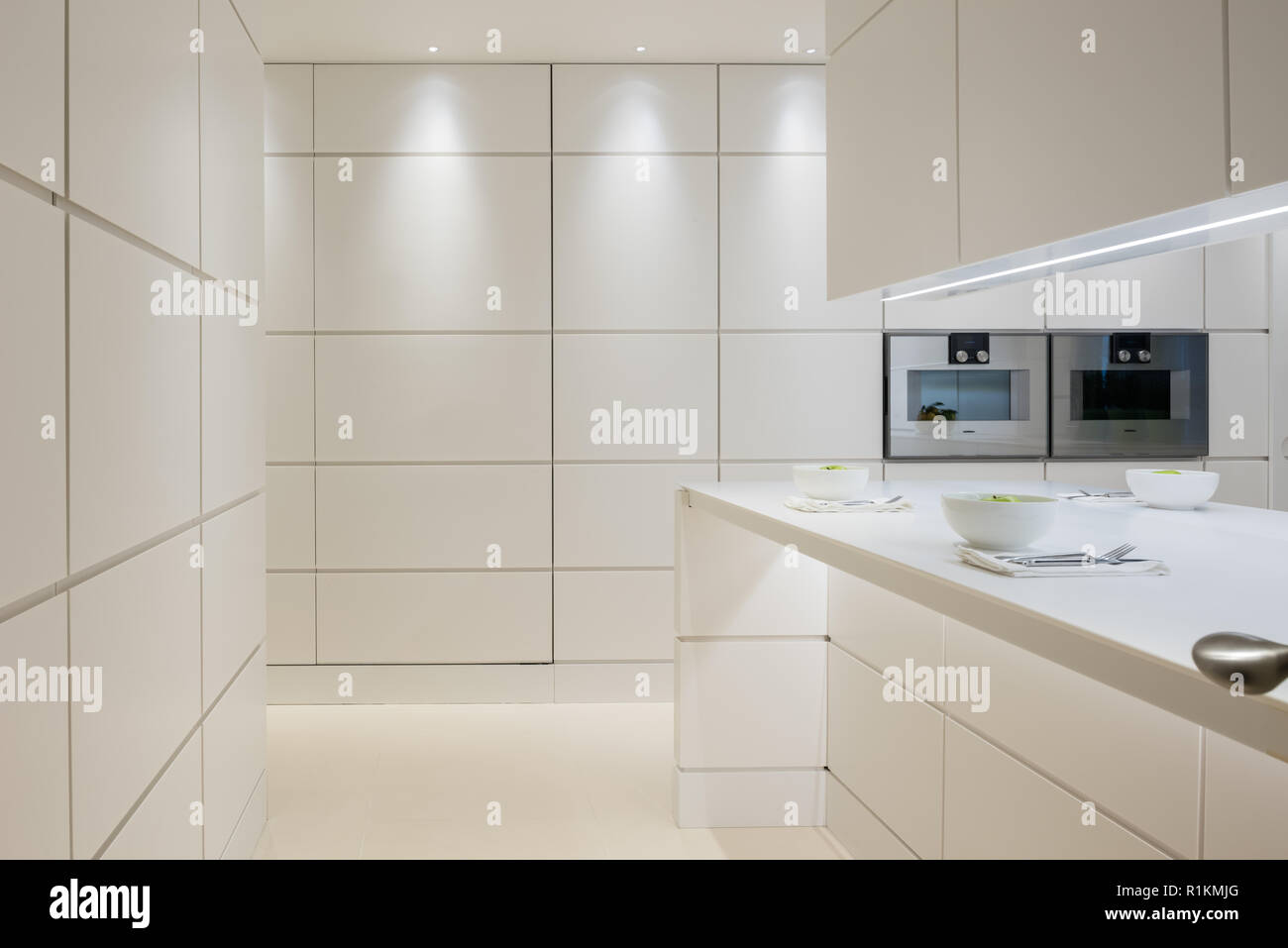 Bianco cucina moderna Foto Stock